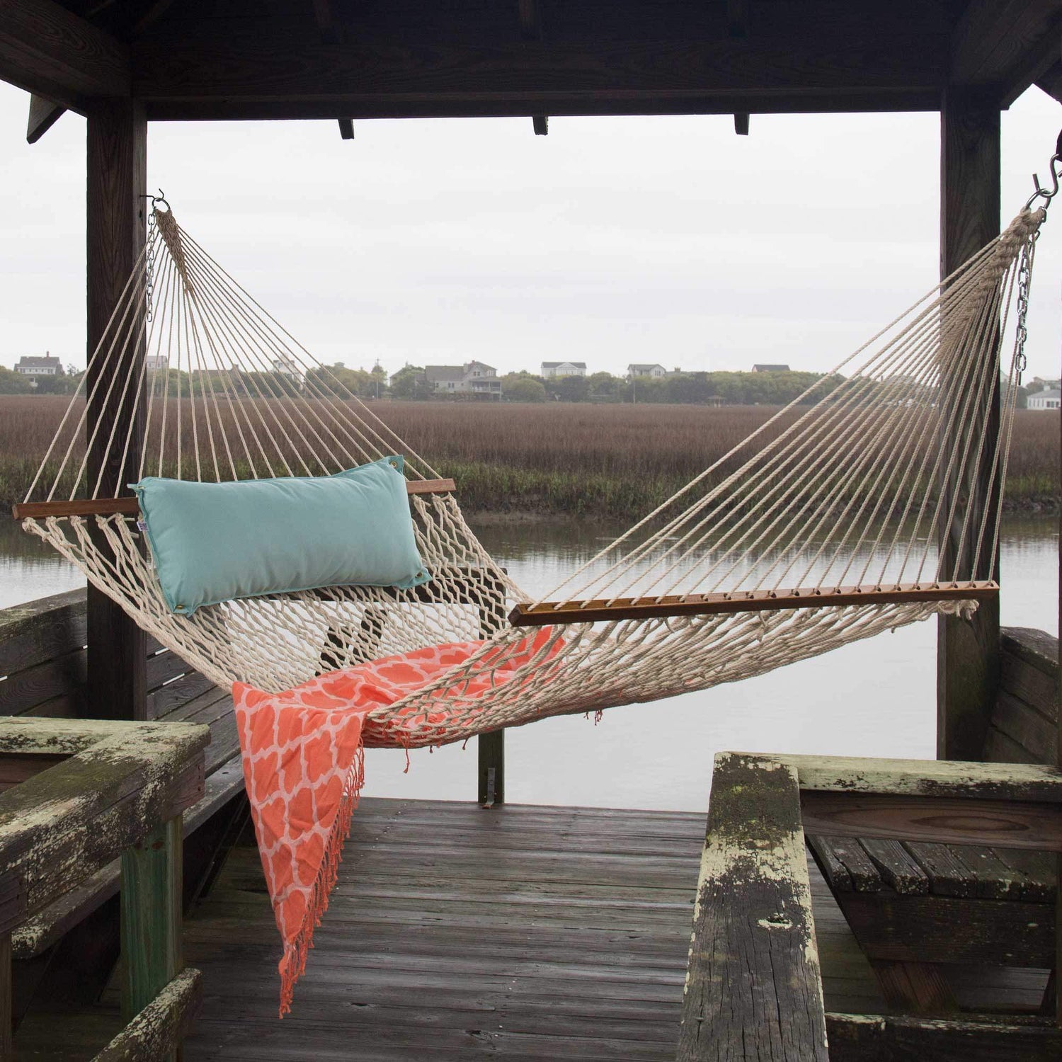 For any lively new addition to the porch or yard, consider an outdoor hammock! The featured Brazilian hammocks are top quality cotton and polyester guarantees equally comfort and durability with a weight capacity of 450 lbs