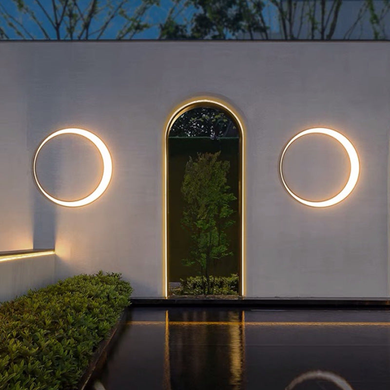 Simple Round Weatherproof Outdoor Wall Lamp